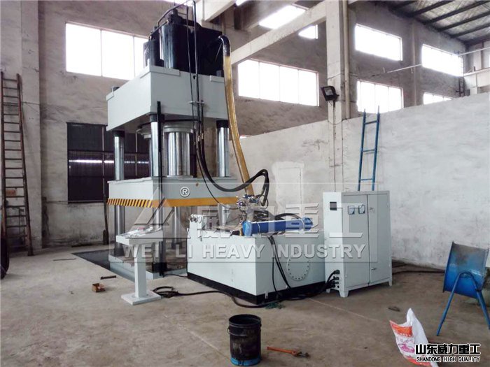 四柱油壓機(jī)客戶使用現(xiàn)場(chǎng)