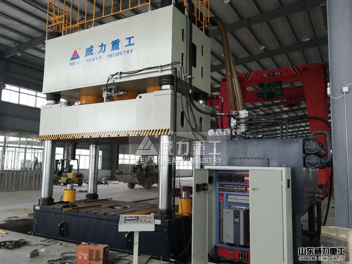 2000噸四柱油壓機(jī)用于碳纖維模壓